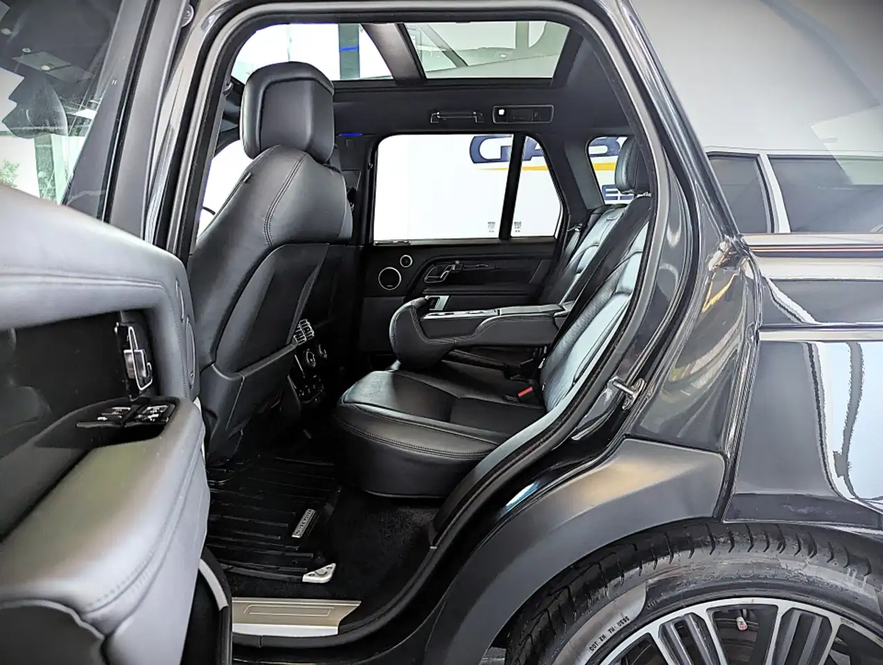 Land Rover Range Rover - Image 29
