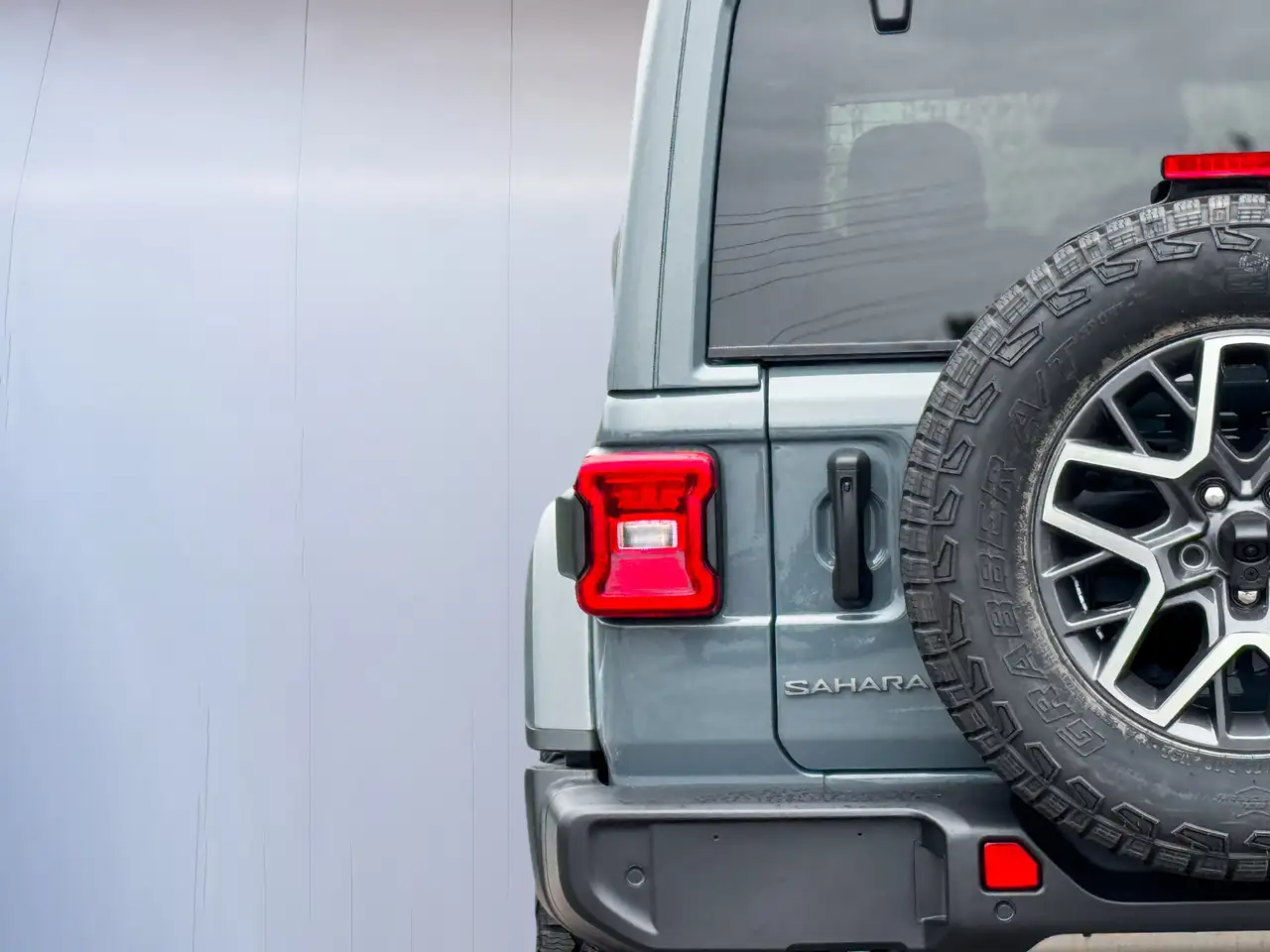 Jeep Wrangler - Image 12