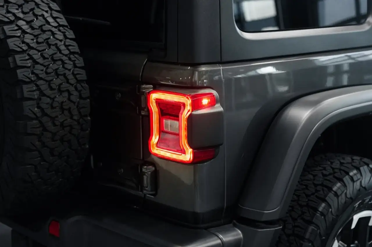 Jeep Wrangler - Image 26