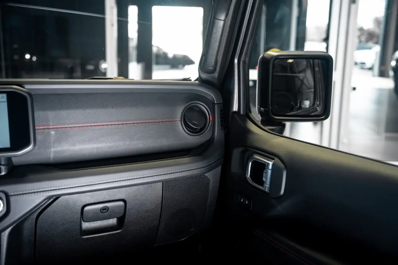 Jeep Wrangler - Image 12