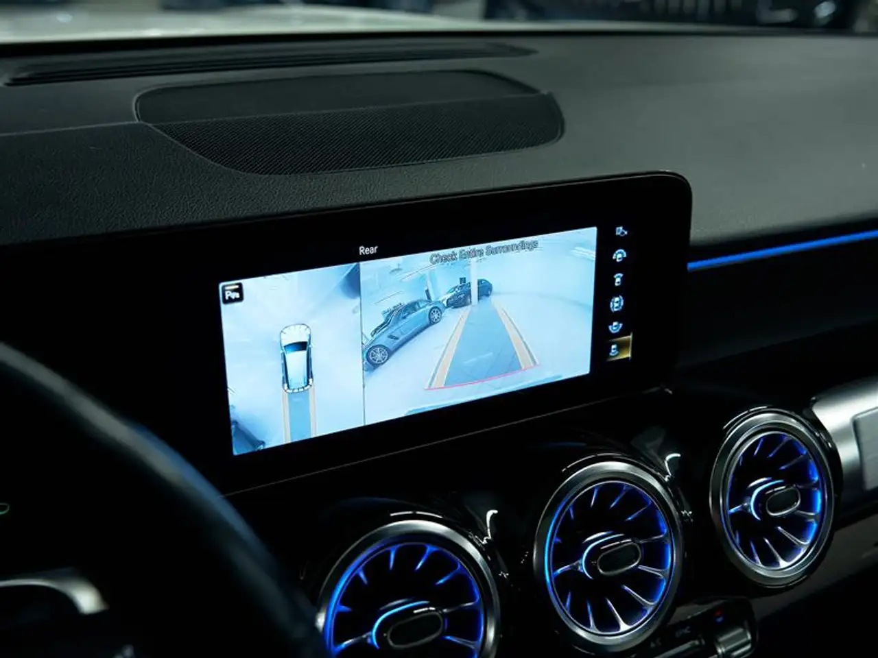 Mercedes-Benz GLB - Image 27