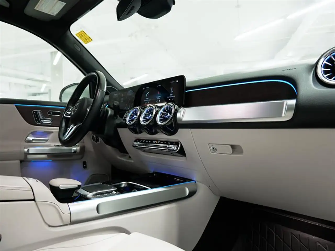Mercedes-Benz GLB - Image 10