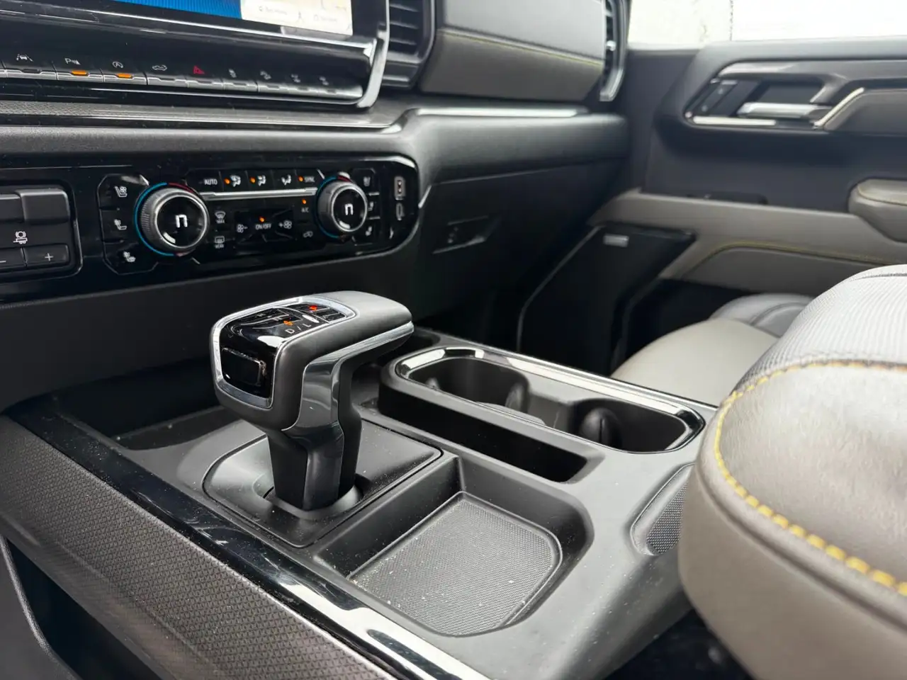Chevrolet Silverado 1500 - Image 21