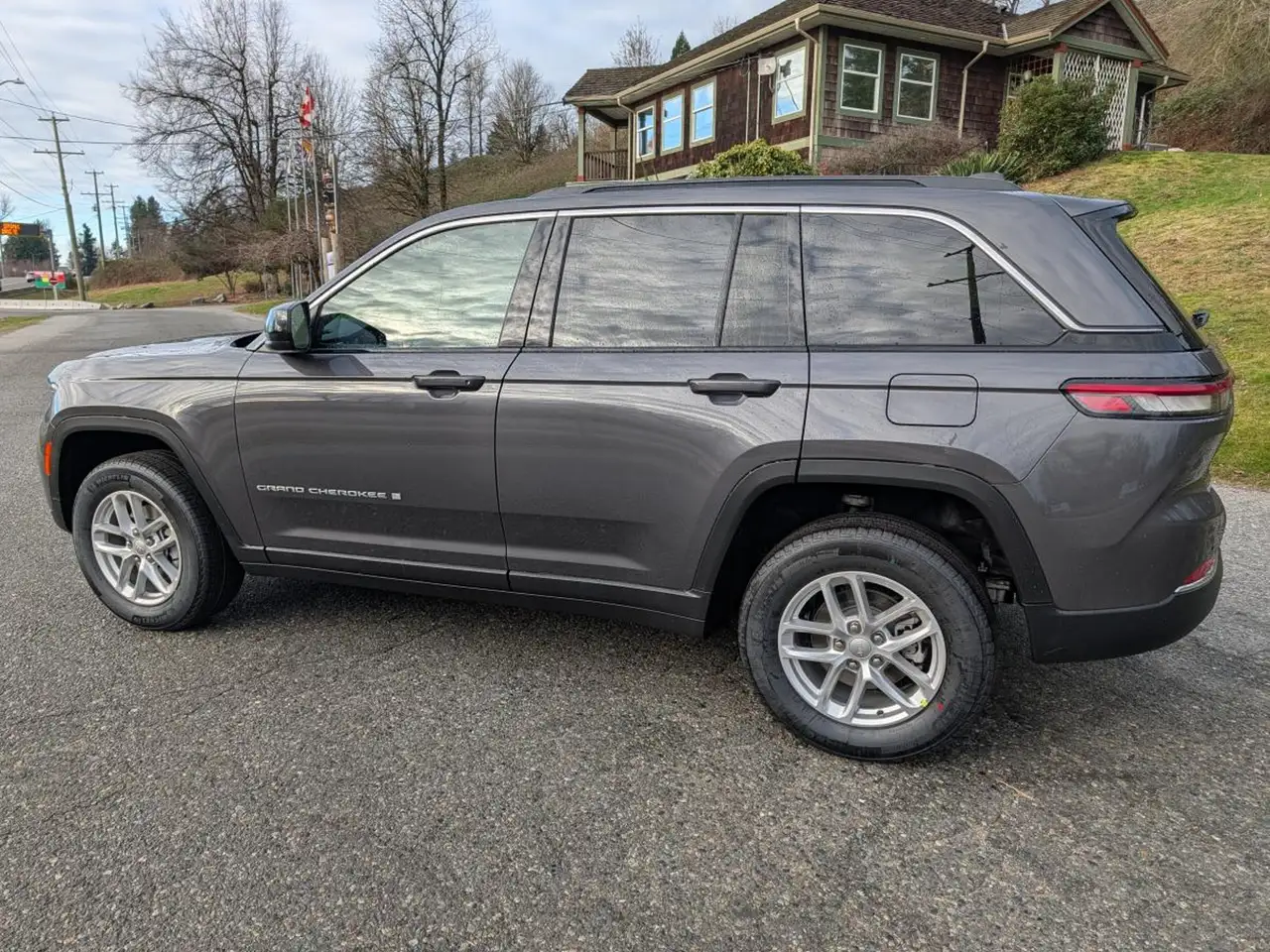 Jeep Grand Cherokee - Image 2