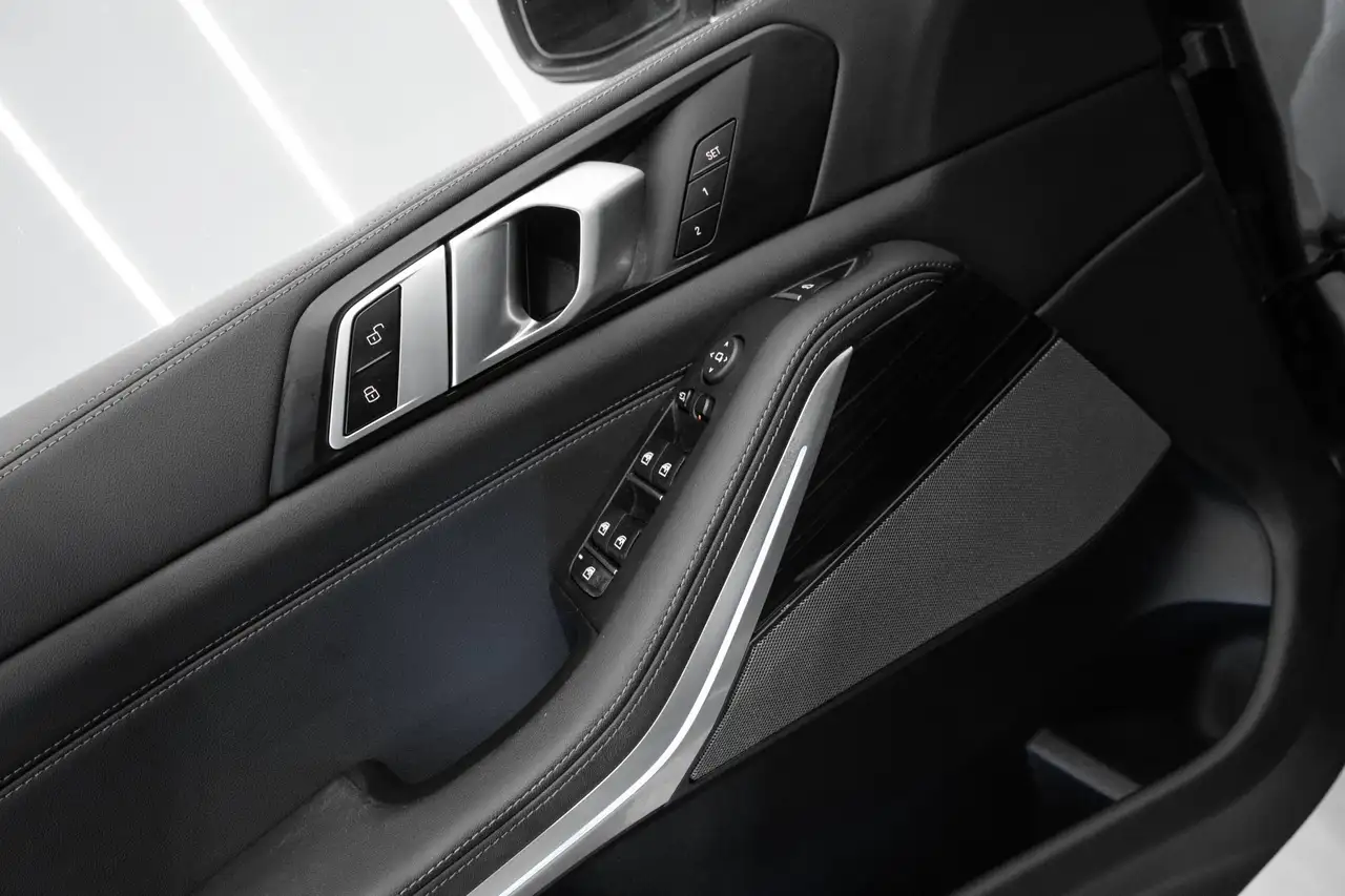 BMW X5 - Image 18
