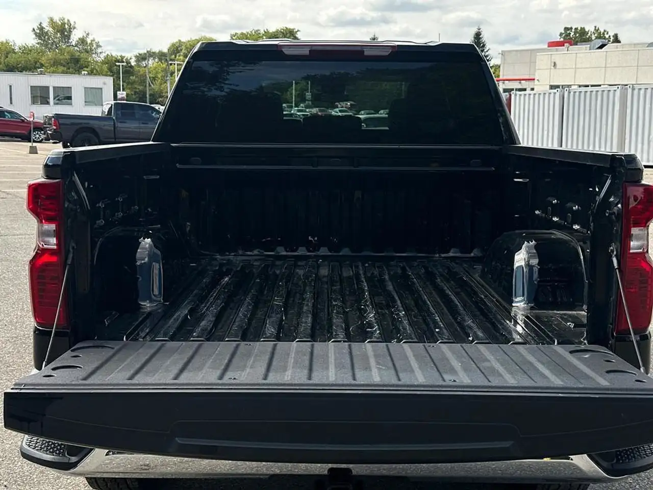 Chevrolet Silverado 1500 - Image 17