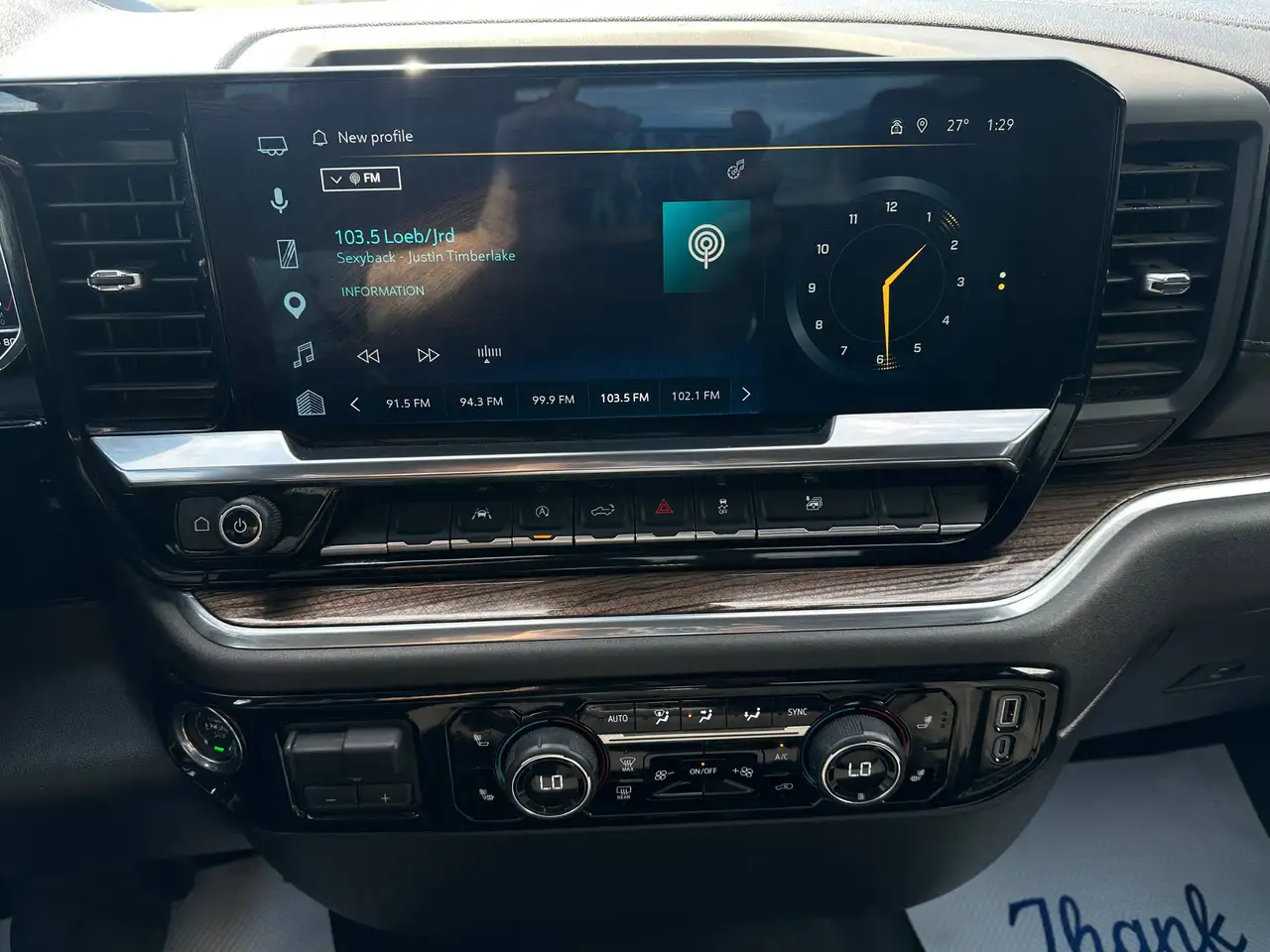 Chevrolet Silverado 1500 - Image 18
