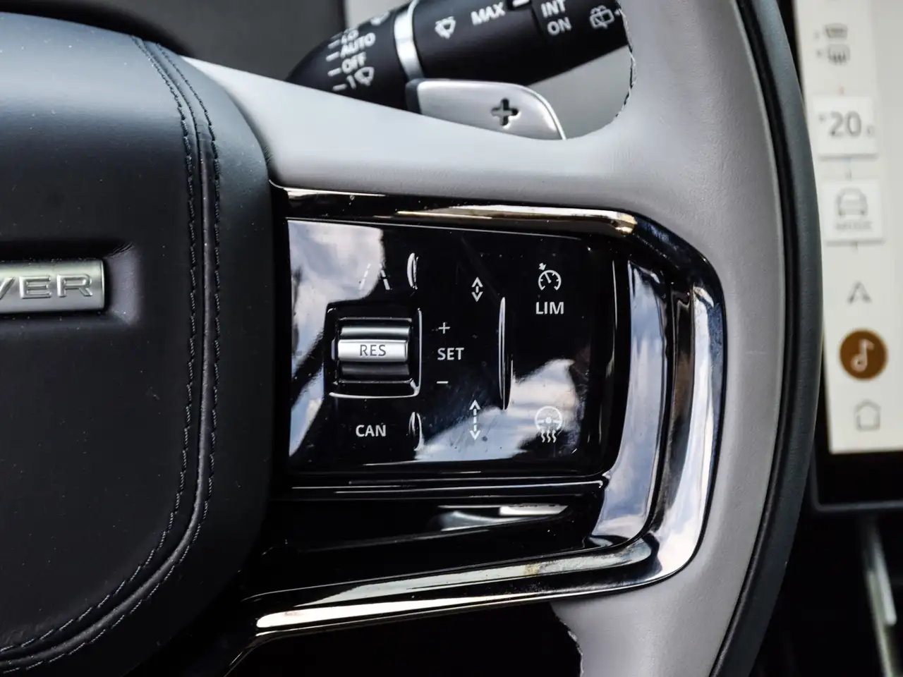 Land Rover Range Rover Velar - Image 15