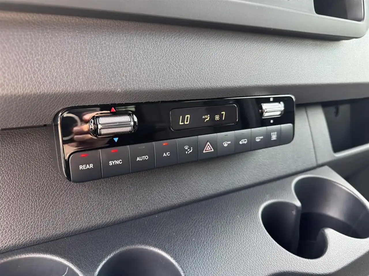 Mercedes-Benz Sprinter - Image 18