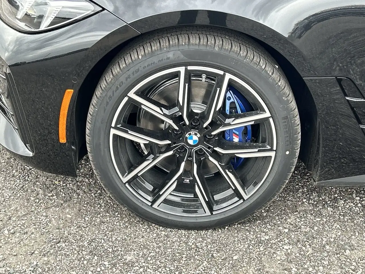 BMW i4 - Image 18