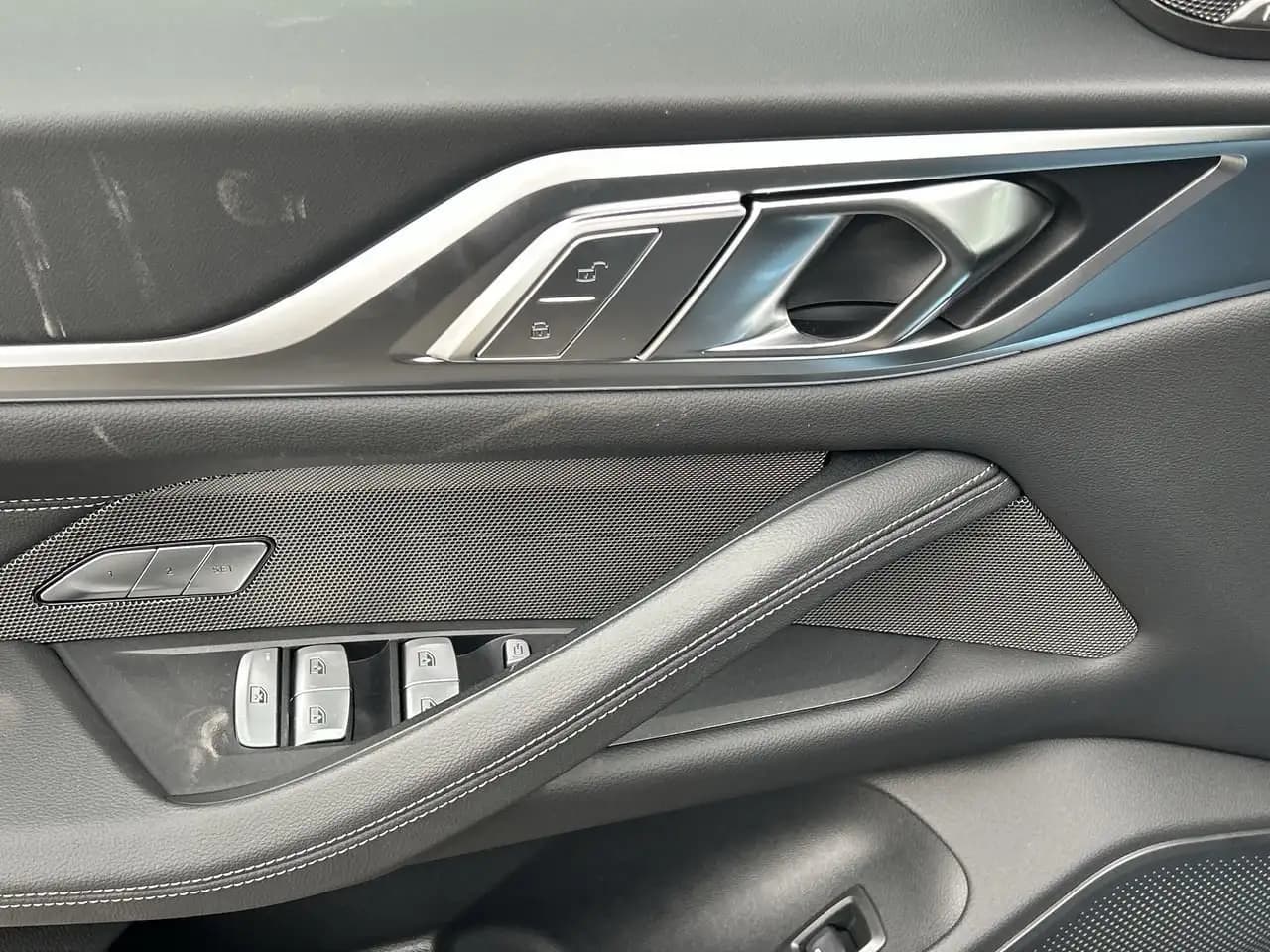 BMW i4 - Image 21