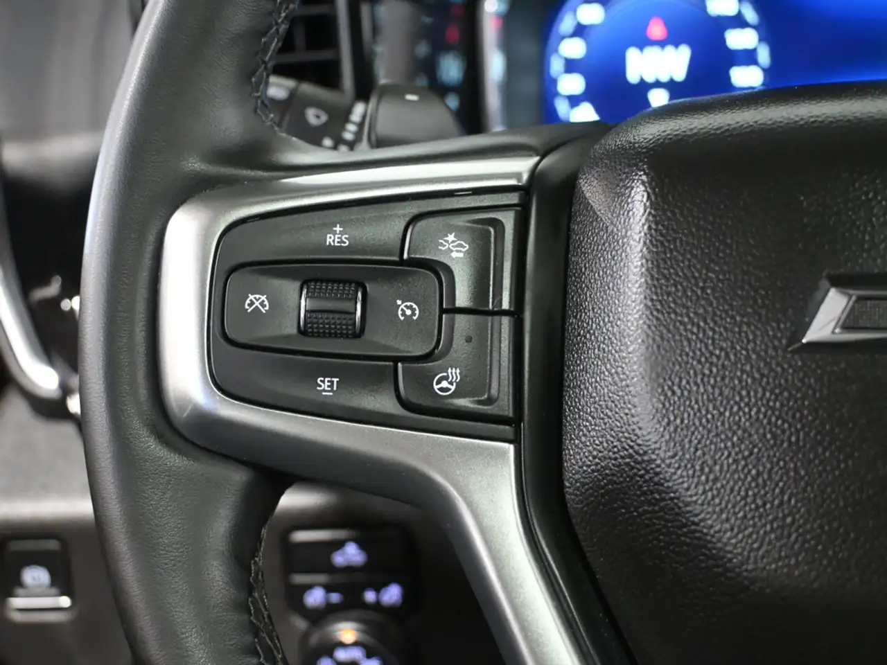 Chevrolet Silverado 1500 - Image 15