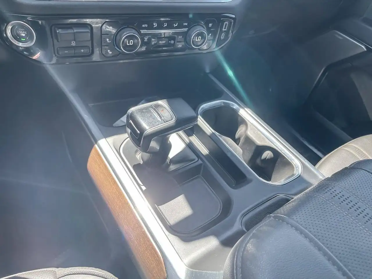 Chevrolet Silverado 1500 - Image 25