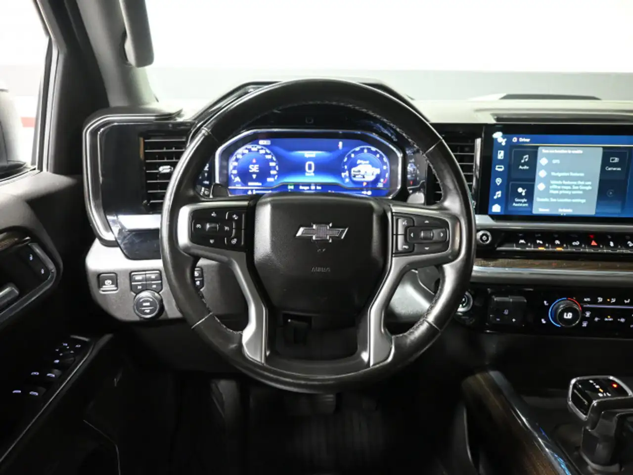 Chevrolet Silverado 1500 - Image 13