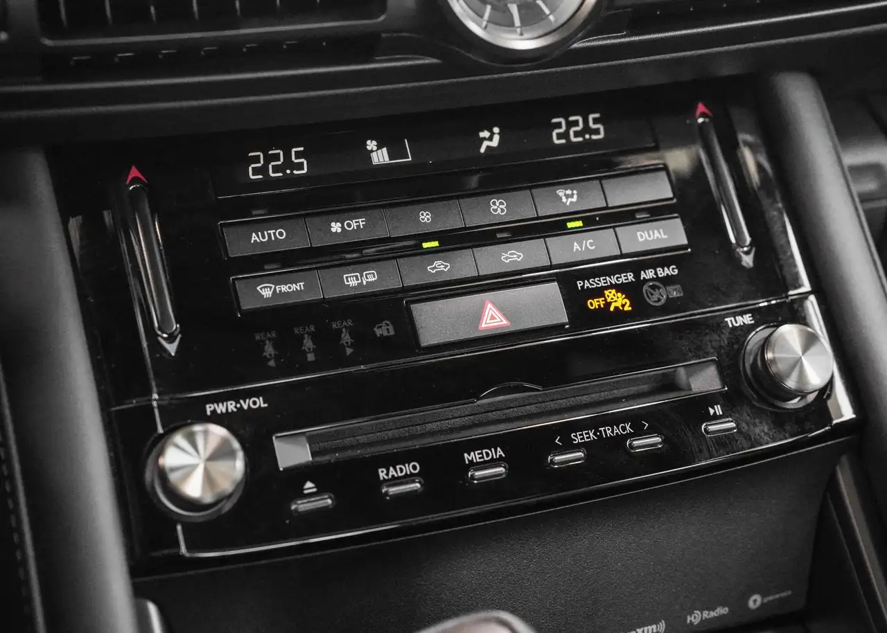 Lexus IS - Image 23