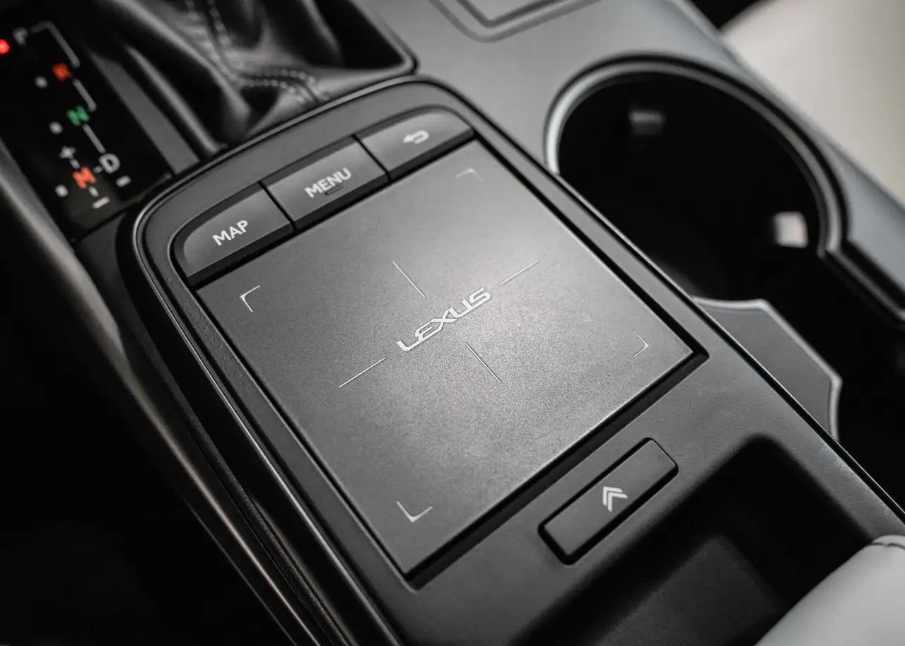 Lexus IS - Image 28