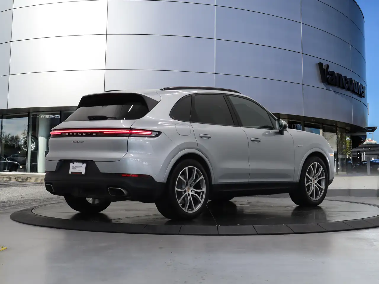 Porsche Cayenne - Image 12