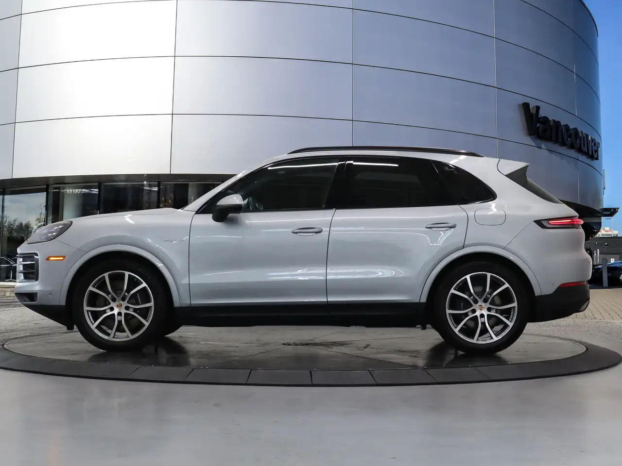 Porsche Cayenne - Image 7
