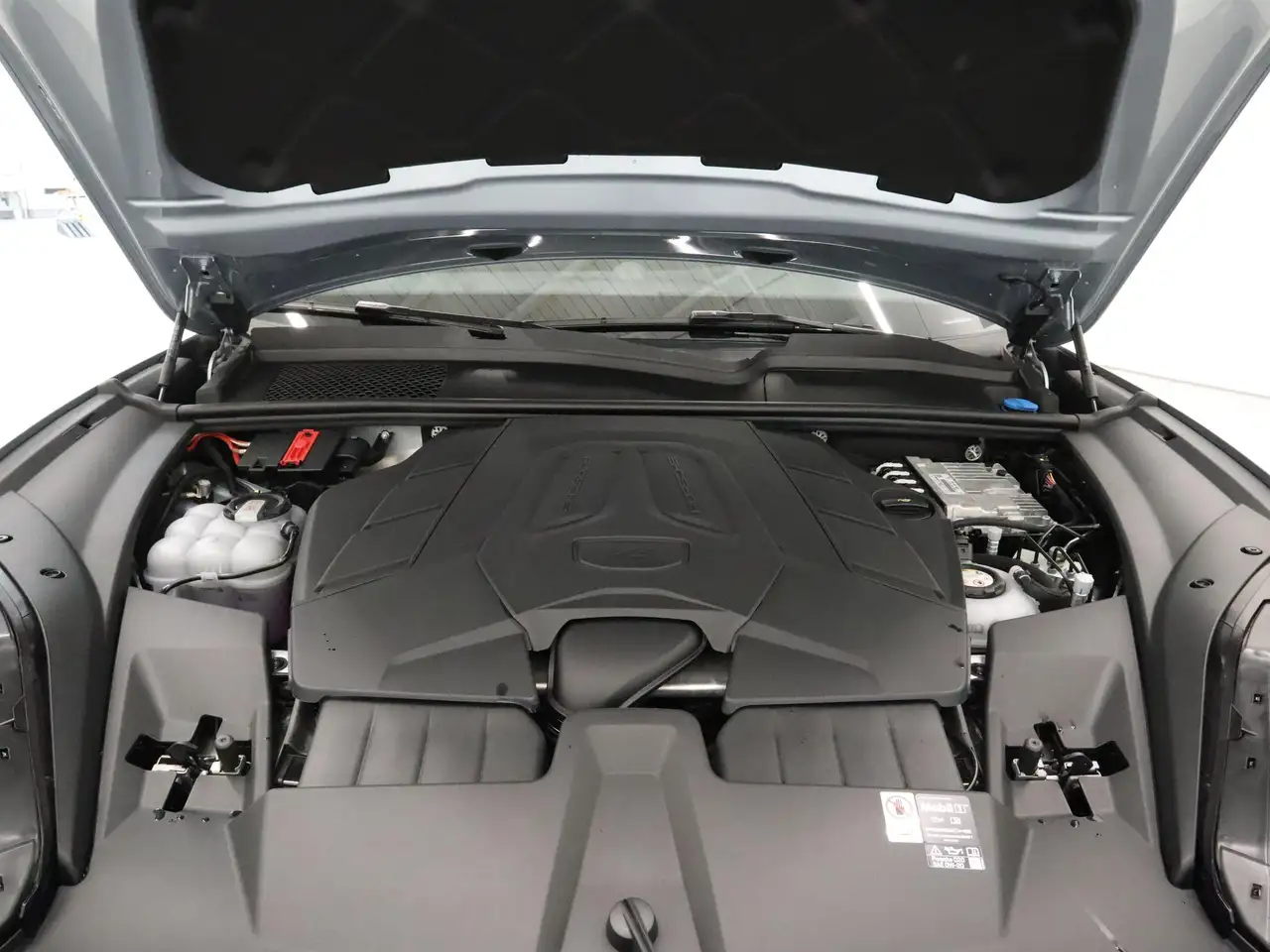 Porsche Cayenne - Image 30