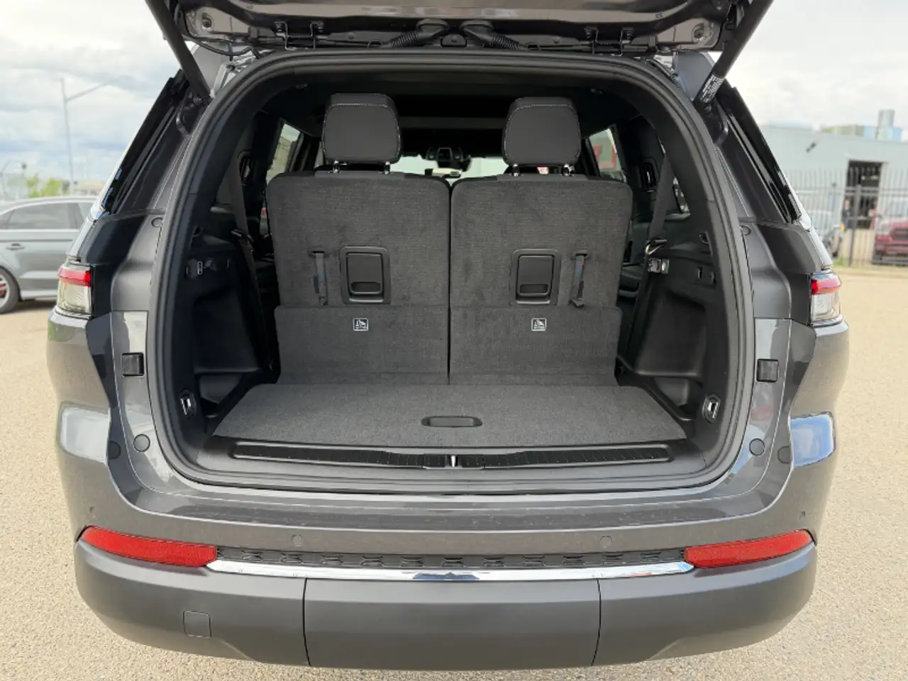 Jeep Grand Cherokee - Image 21