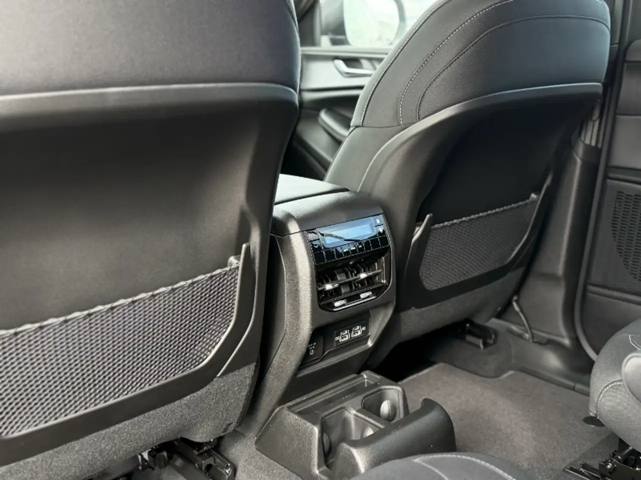 Jeep Grand Cherokee - Image 16