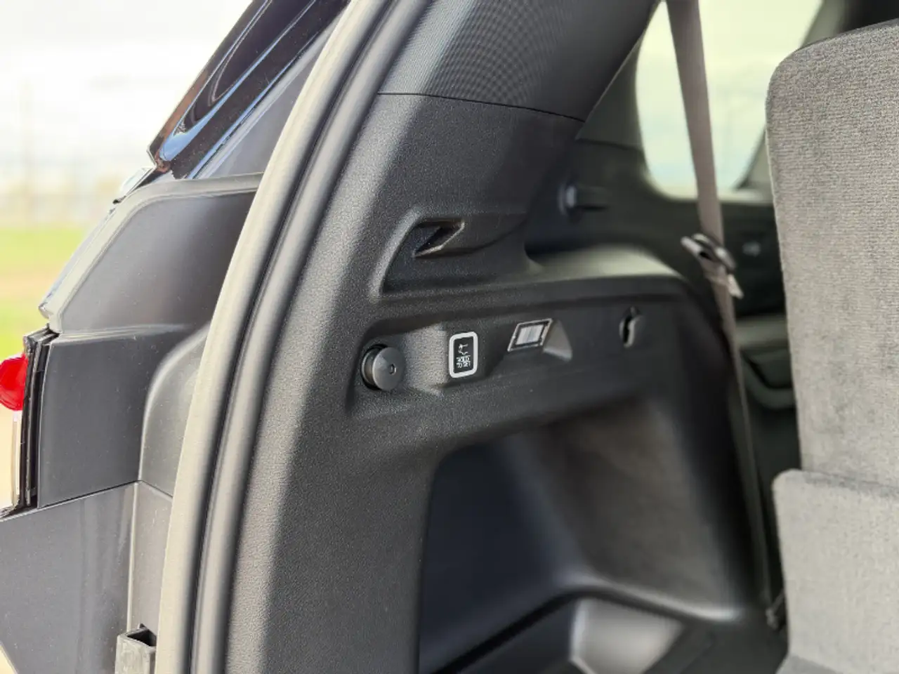 Jeep Grand Cherokee - Image 23