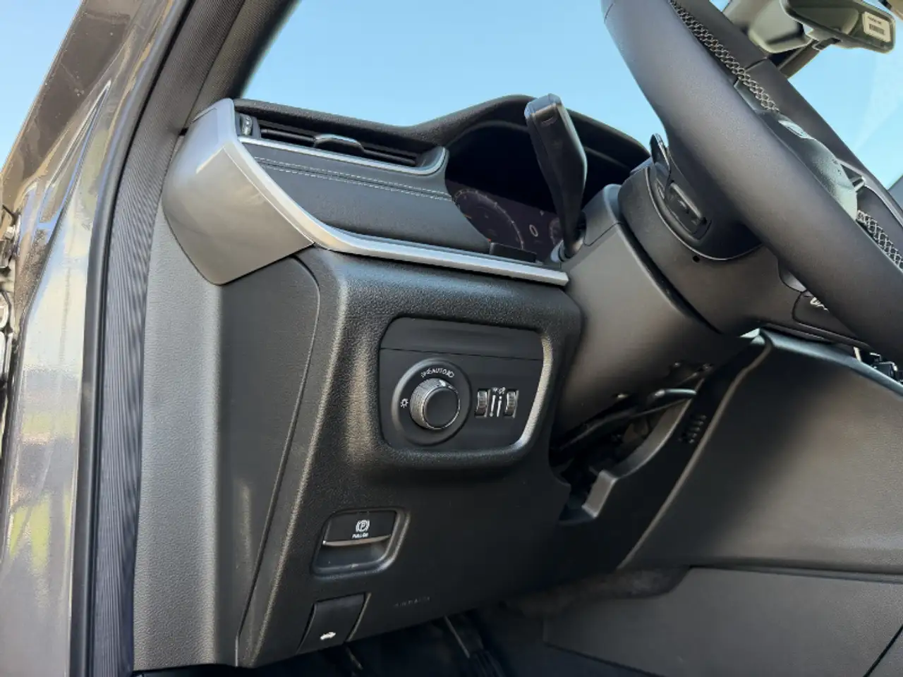 Jeep Grand Cherokee - Image 11