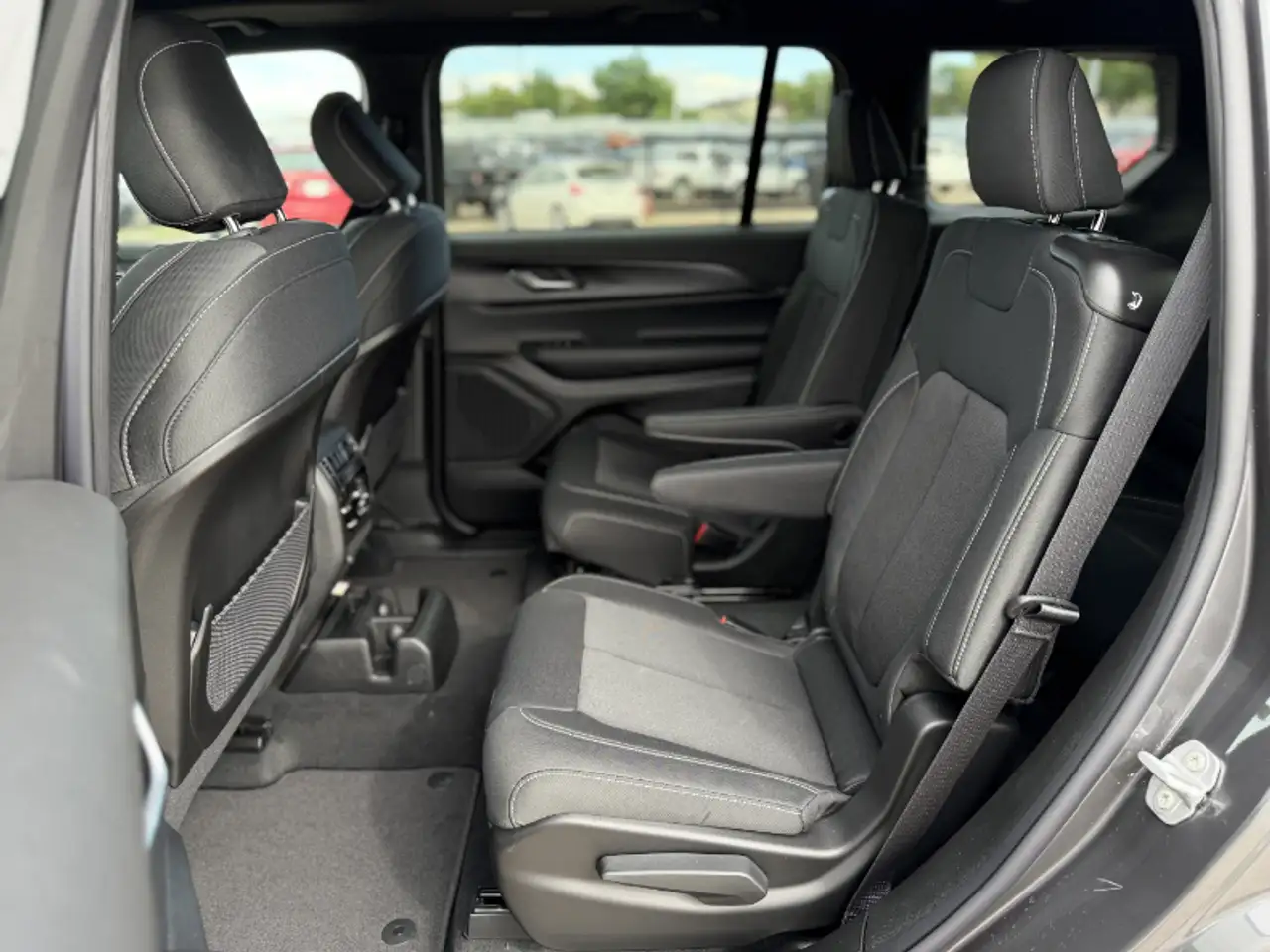 Jeep Grand Cherokee - Image 15
