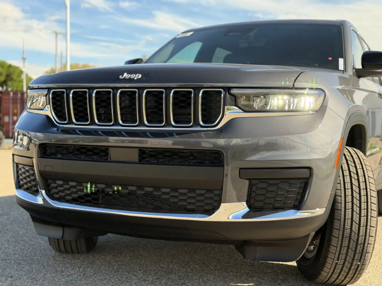 Jeep Grand Cherokee - Image 25