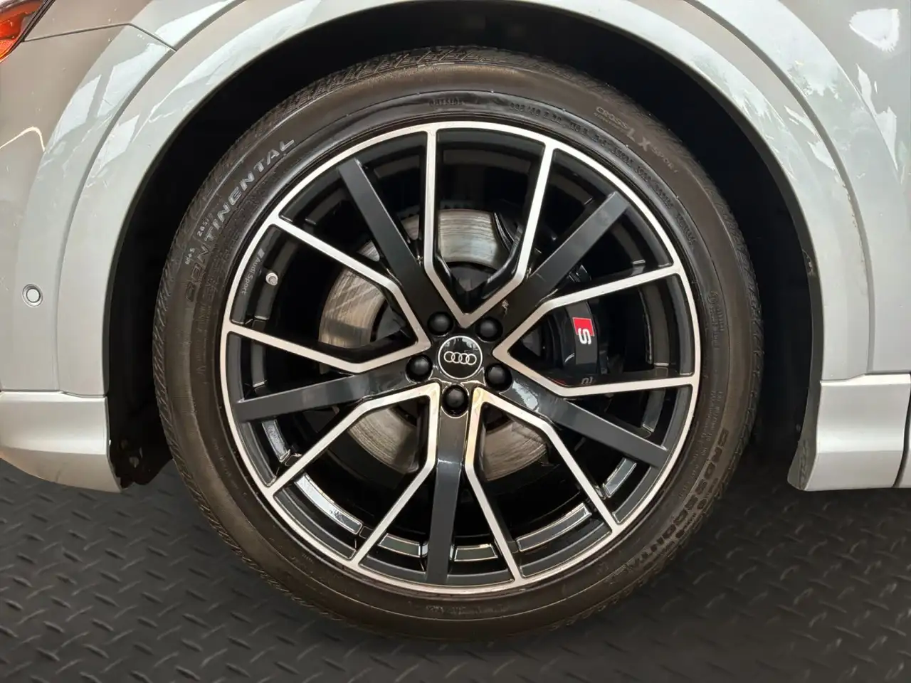 Audi SQ8 - Image 9