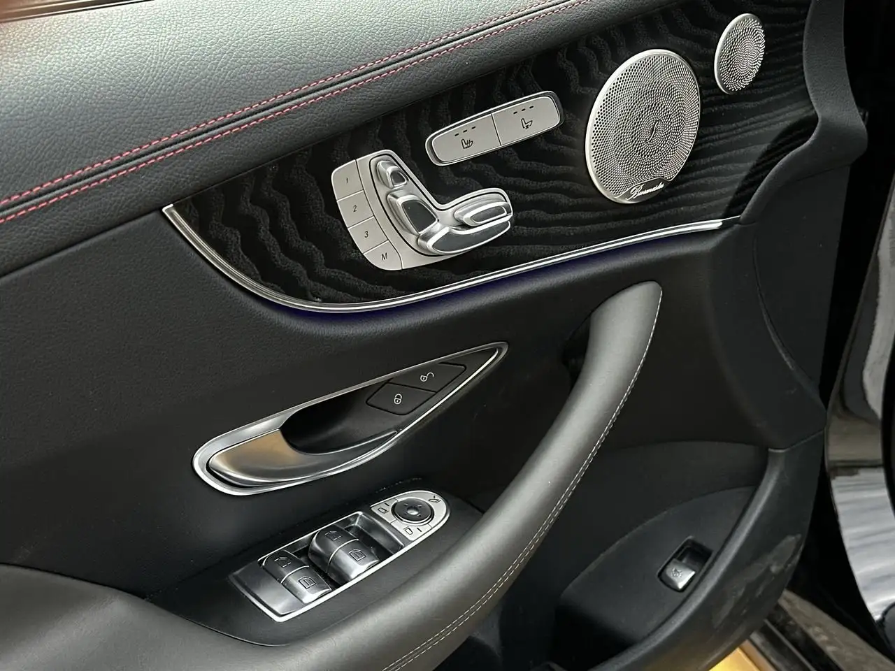 Mercedes-Benz E-Class - Image 21