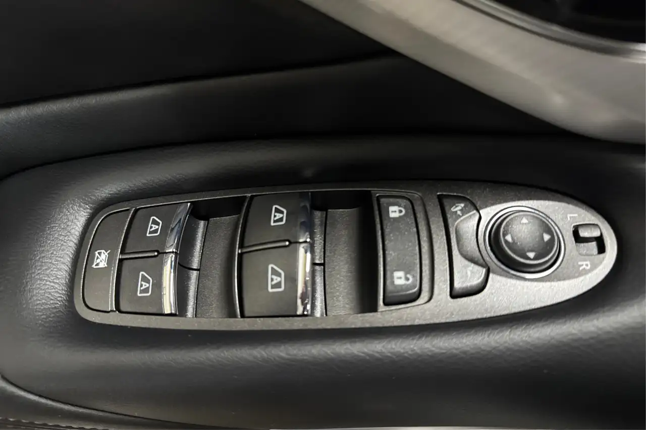 Infiniti Q50 - Image 29