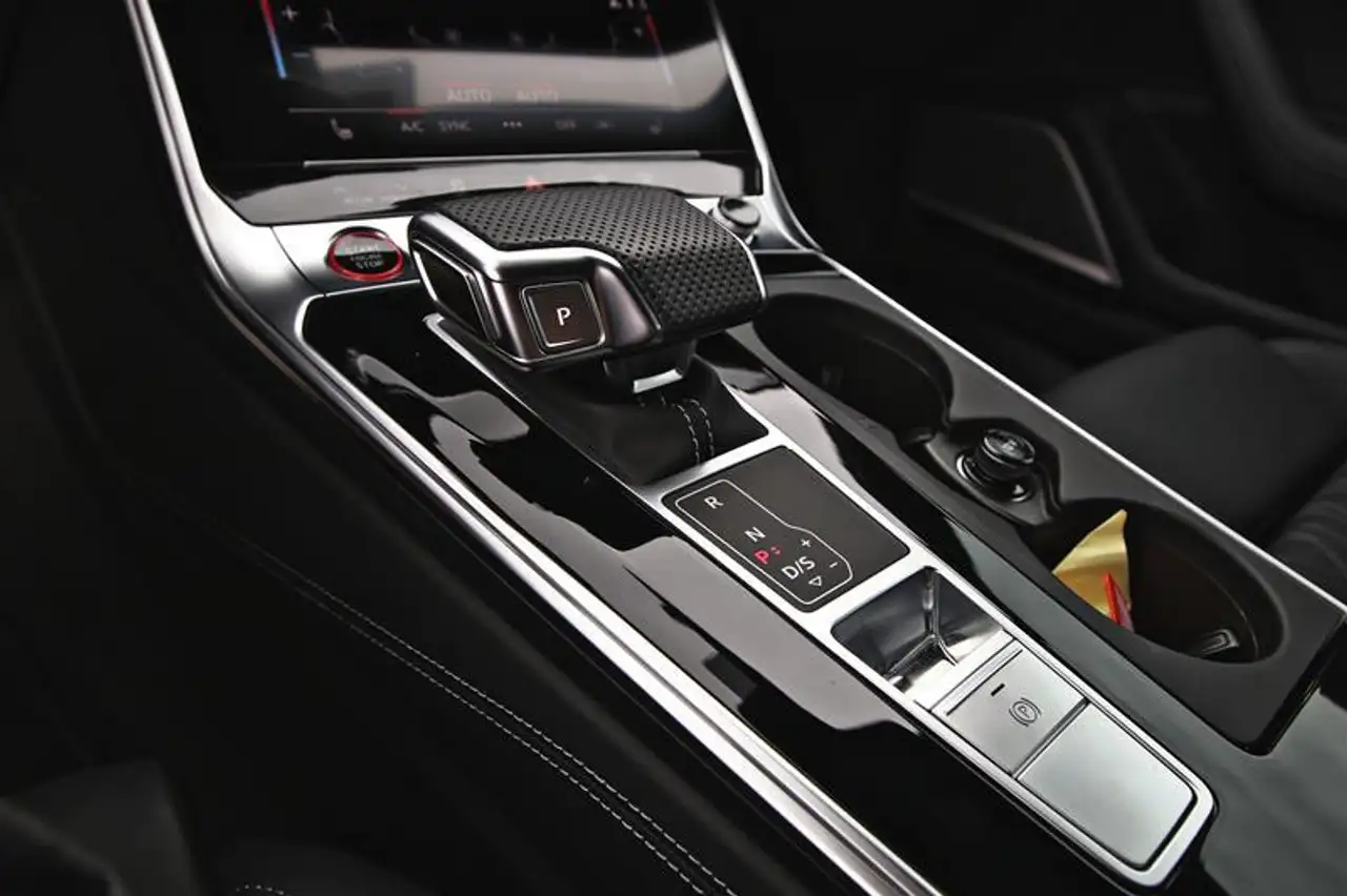 Audi S6 - Image 12