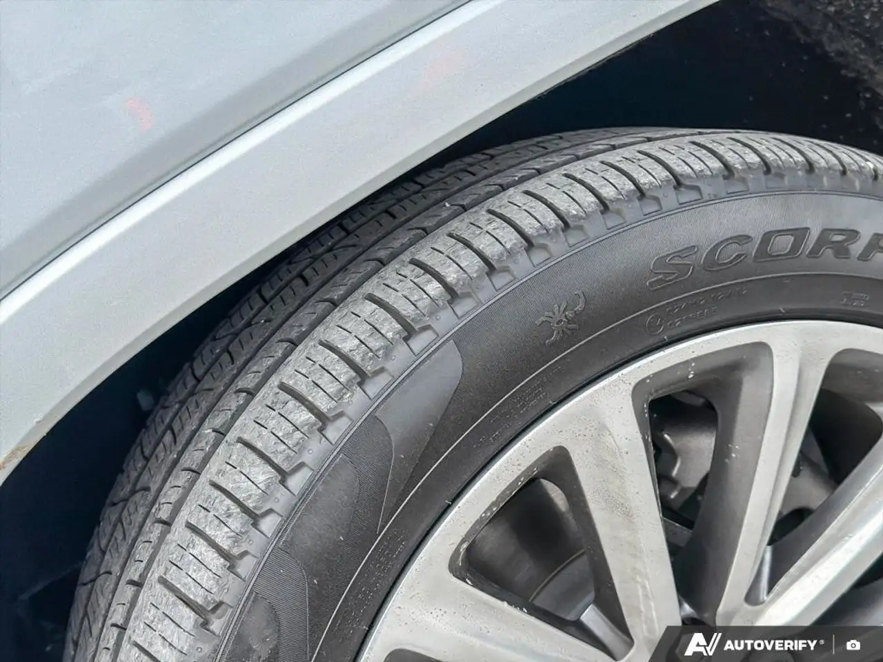Jeep Grand Wagoneer - Image 14