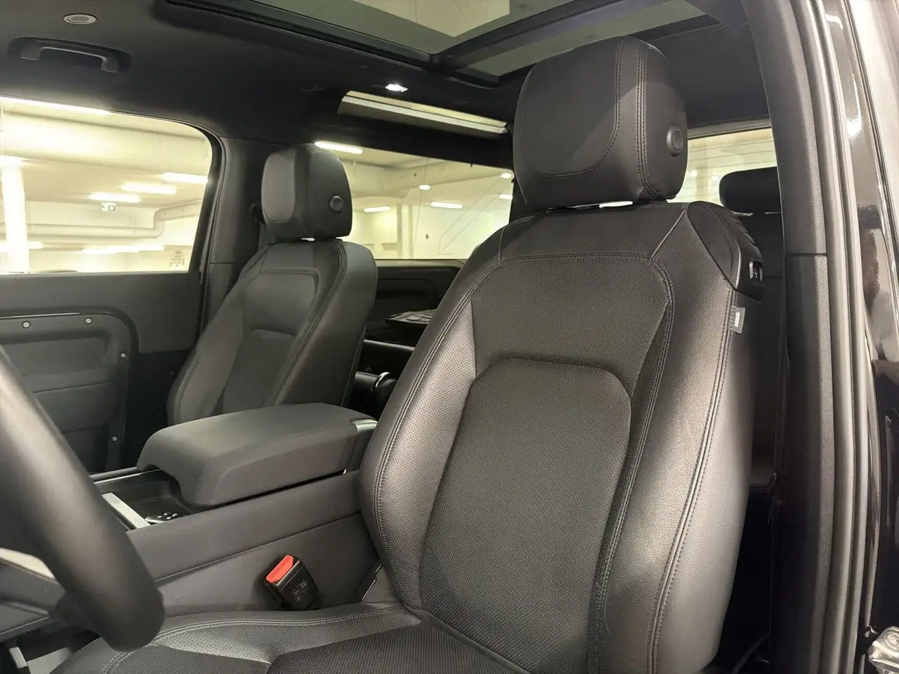 Land Rover Defender - Image 16