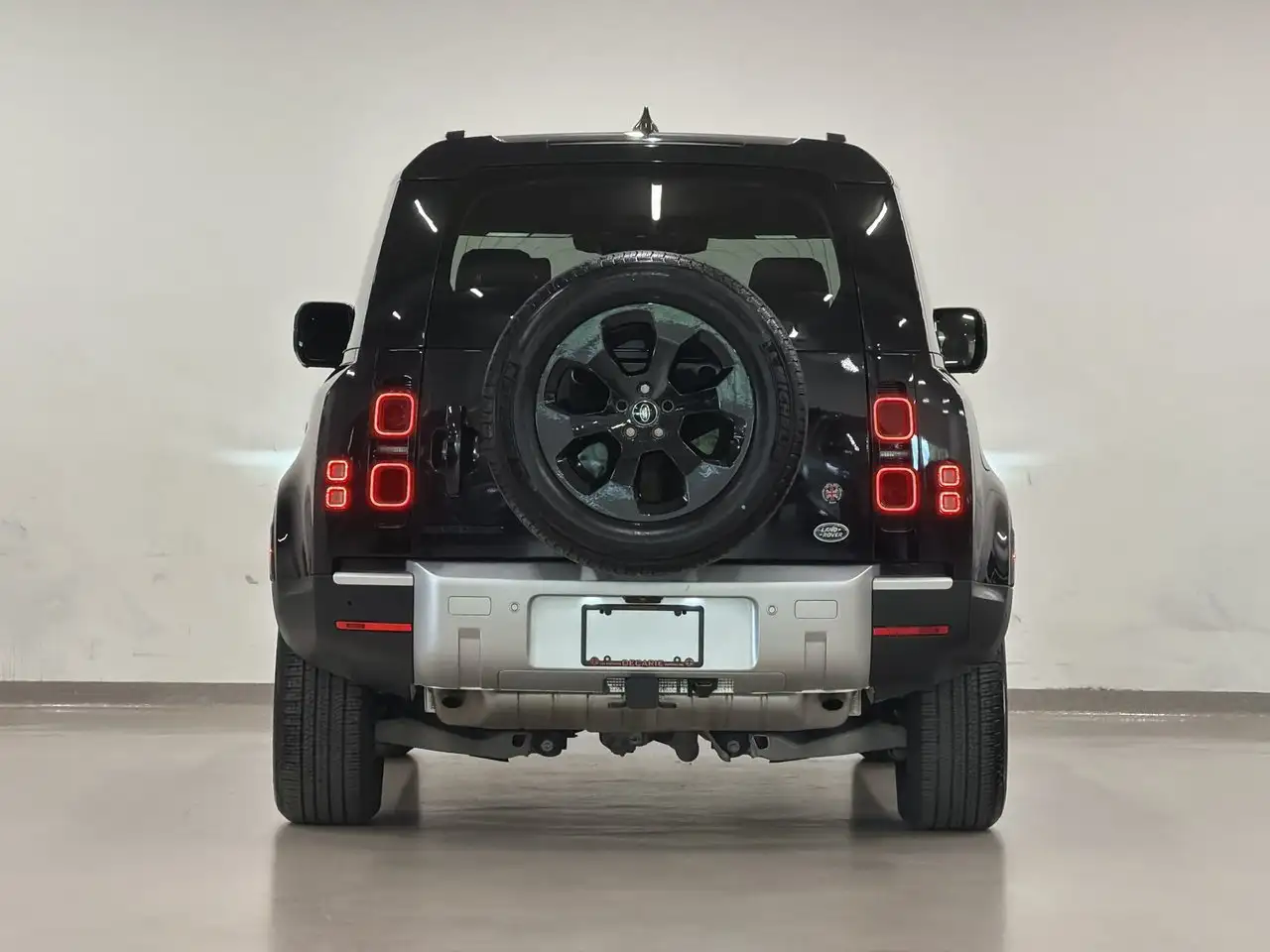 Land Rover Defender - Image 13