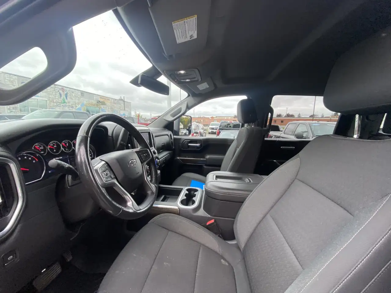 Chevrolet Silverado 1500 - Image 17