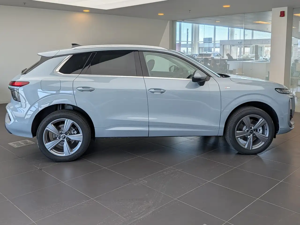 Audi Q3 - Image 2