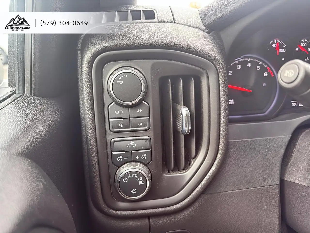 Chevrolet Silverado 1500 - Image 14