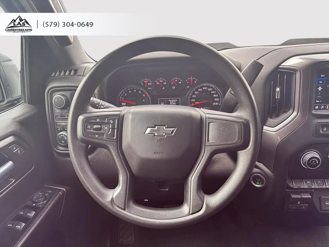 Chevrolet Silverado 1500 - Image 11