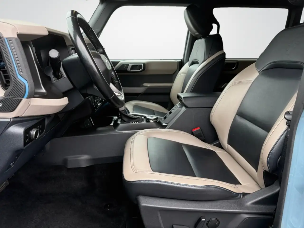 Ford Bronco - Image 11