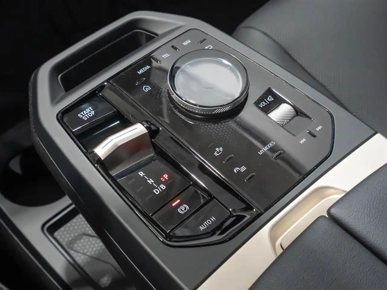 BMW iX - Image 21