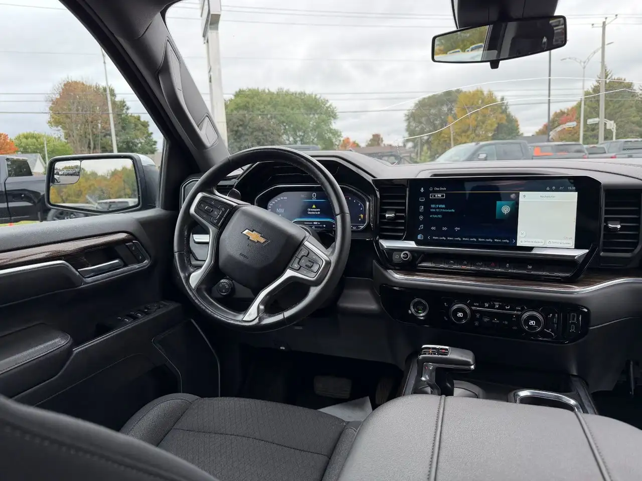 Chevrolet Silverado 1500 - Image 11