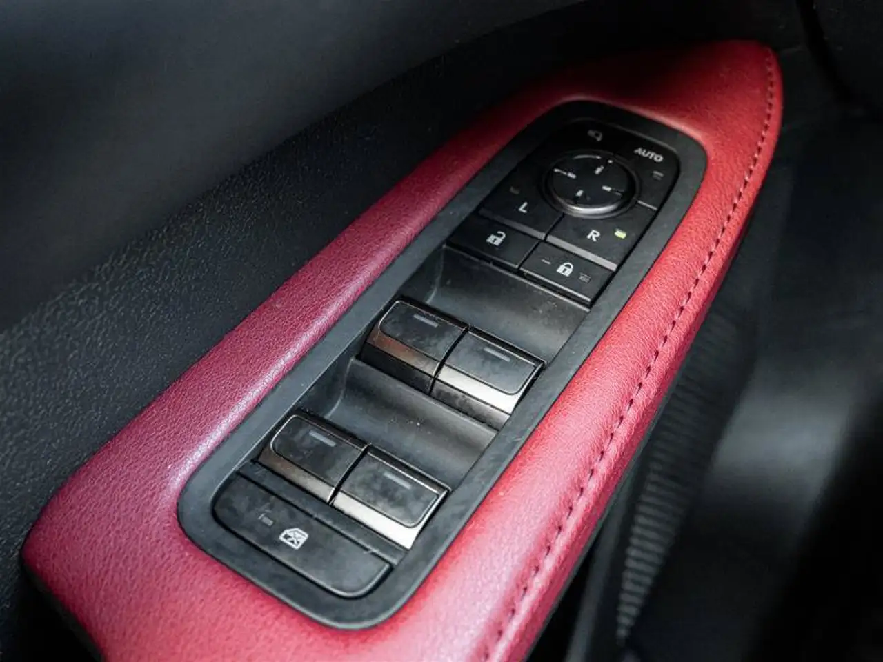 Lexus RX - Image 17