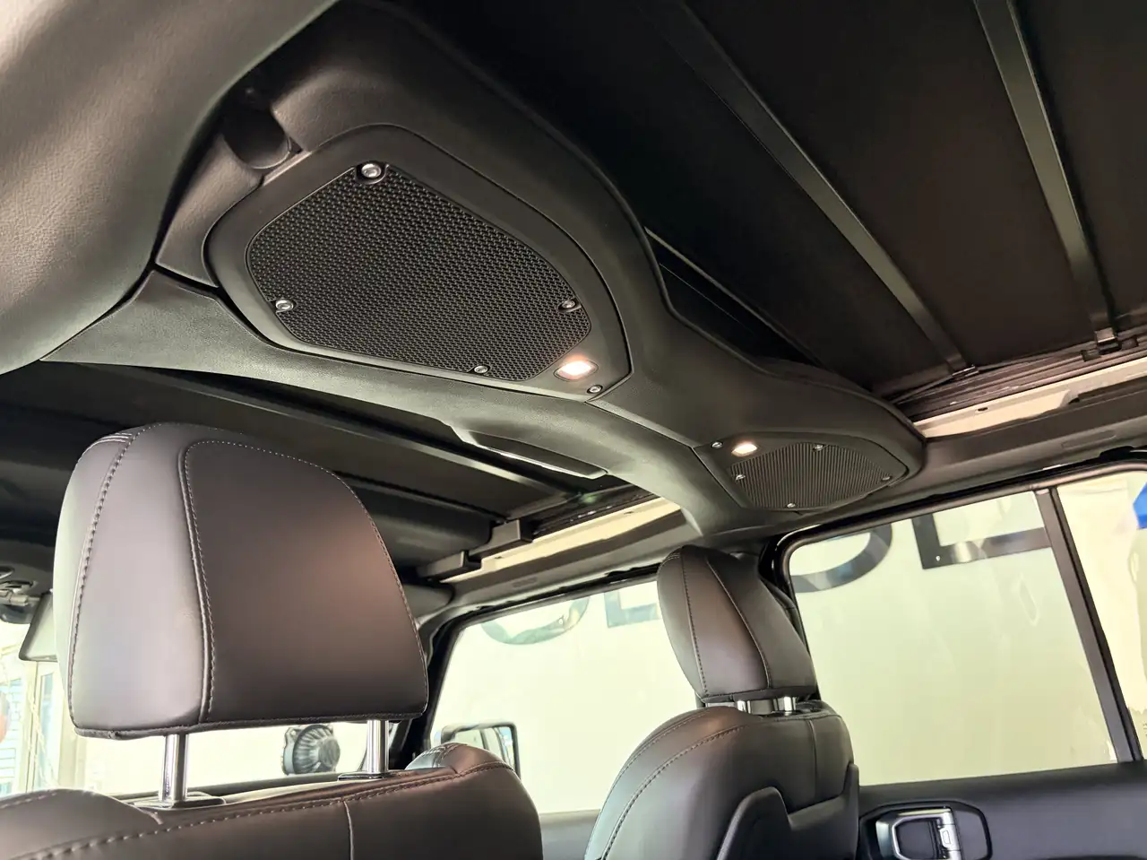 Jeep Wrangler - Image 29
