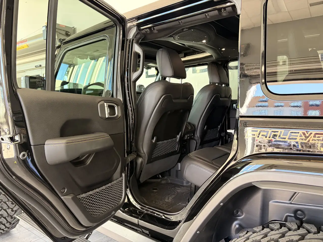 Jeep Wrangler - Image 28