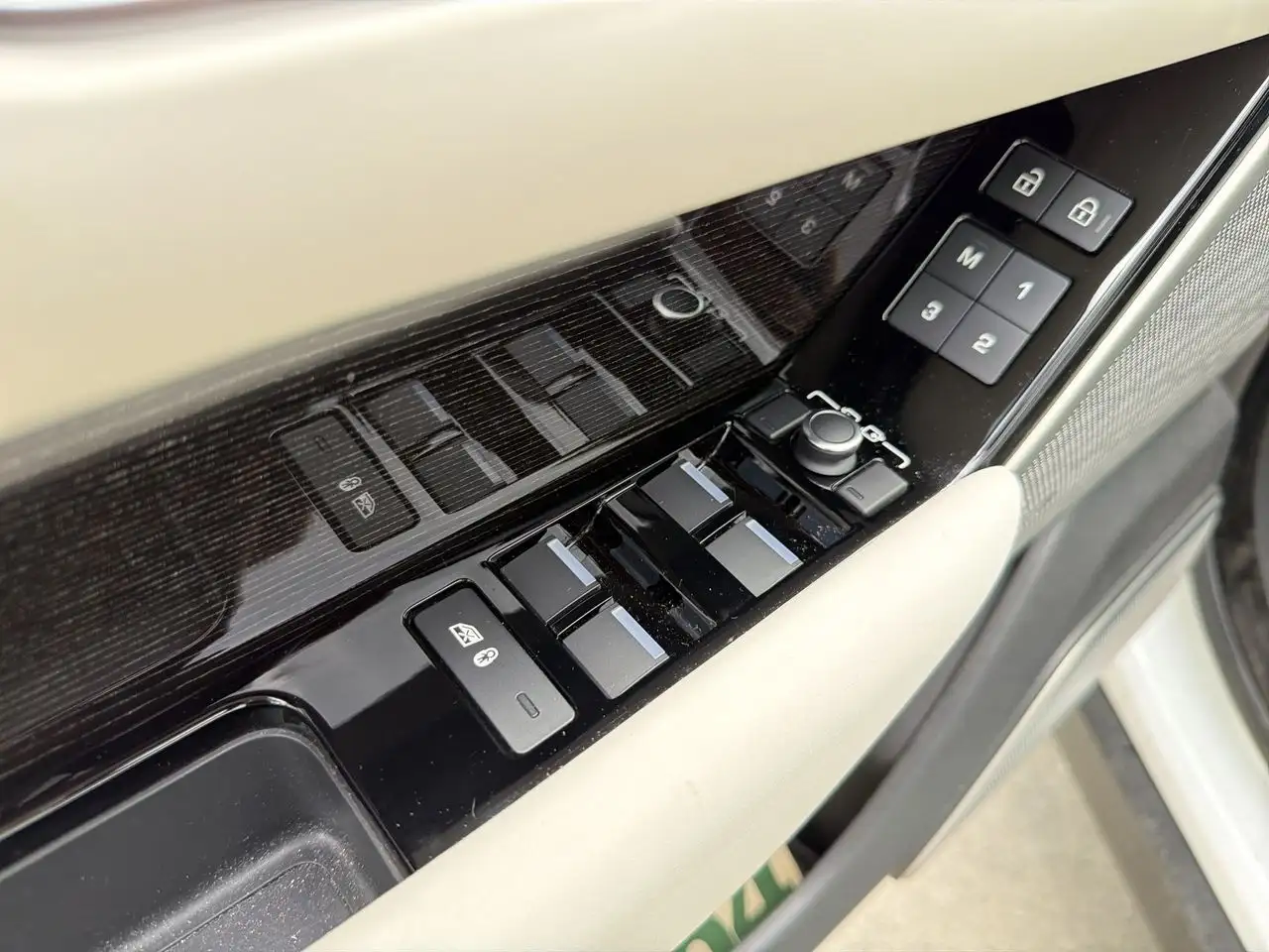 Land Rover Range Rover Velar - Image 10
