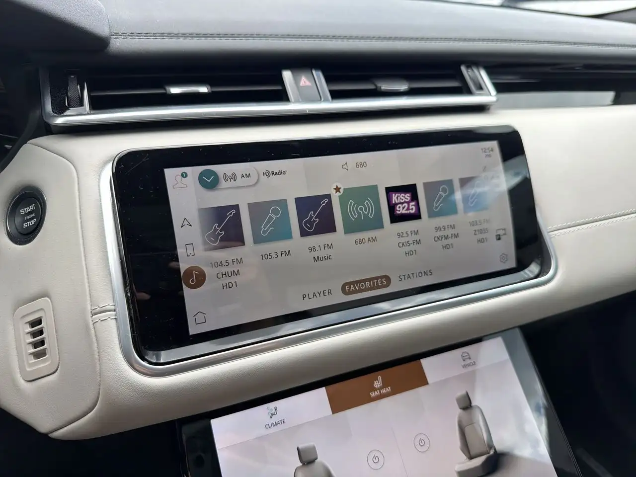 Land Rover Range Rover Velar - Image 13