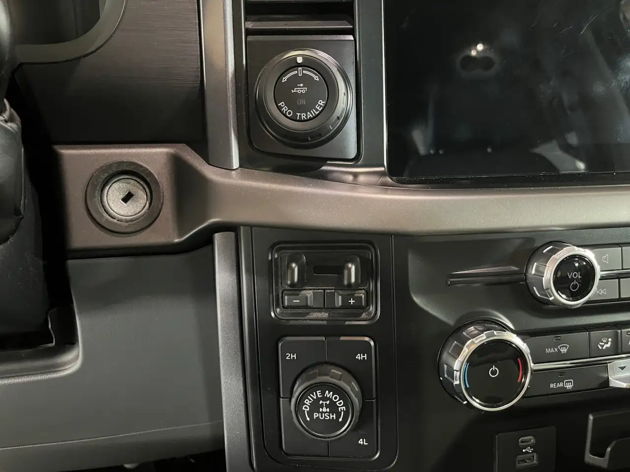 Ford F-150 - Image 28
