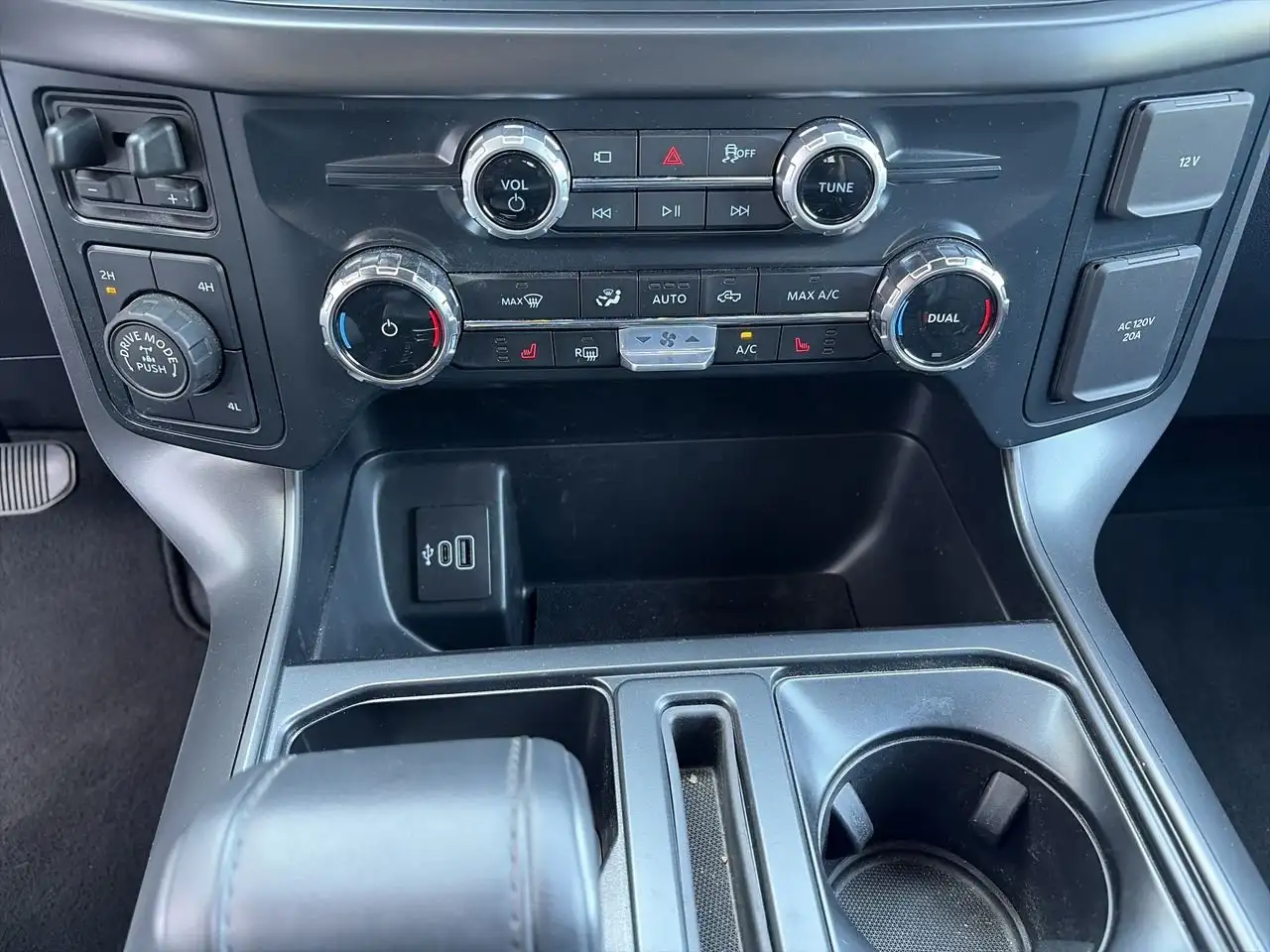 Ford F-150 - Image 27